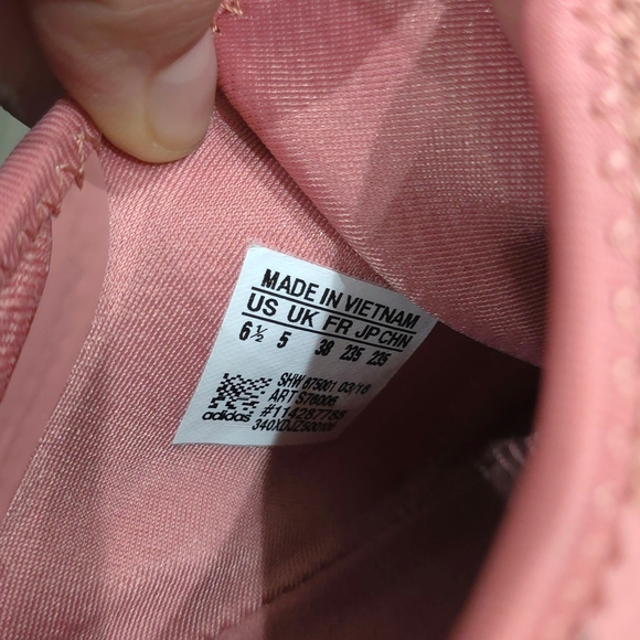 ADIDAS NMD R1 Salmon Raw Pink Sneakers, Lightly Used, Size 6.5 Ladies - Picture 3 of 16